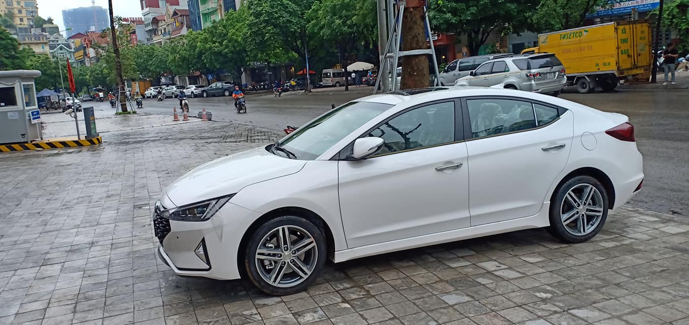 Hyundai Elantra 2022 - Bán ô tô Hyundai Elantra đời 2022, màu trắng