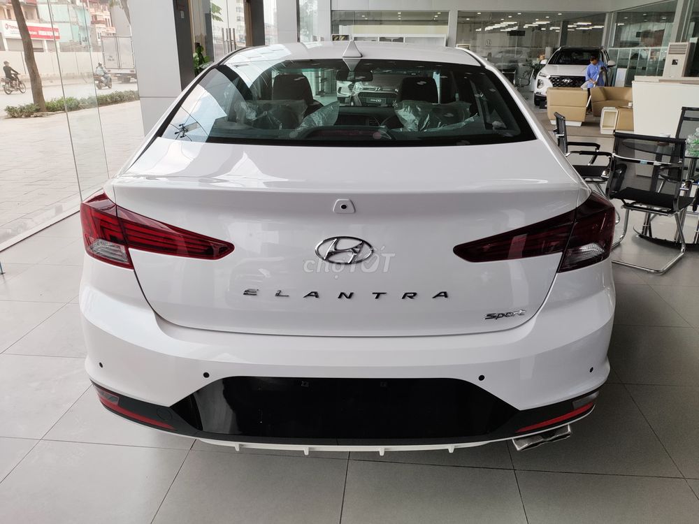 Hyundai Elantra 2022 - Bán ô tô Hyundai Elantra đời 2022, màu trắng