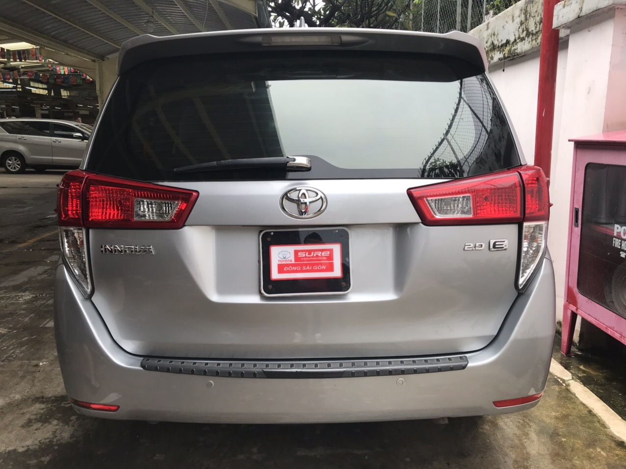 Toyota Innova 2.0 E 2017 - Cần bán lại xe Toyota Innova 2.0 E năm 2017, màu bạc