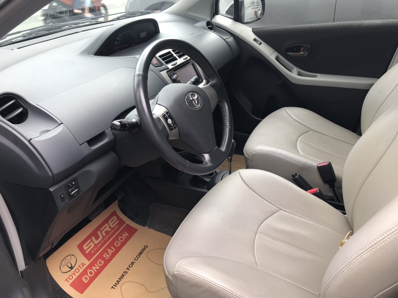 Toyota Yaris 1.3G 2010 - Cần bán lại xe Toyota Yaris 1.3G đời 2010, màu xám, nhập khẩu chính hãng, giá chỉ 370 triệu