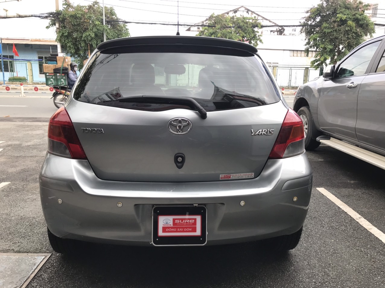 Toyota Yaris 1.3G 2010 - Cần bán lại xe Toyota Yaris 1.3G đời 2010, màu xám, nhập khẩu chính hãng, giá chỉ 370 triệu