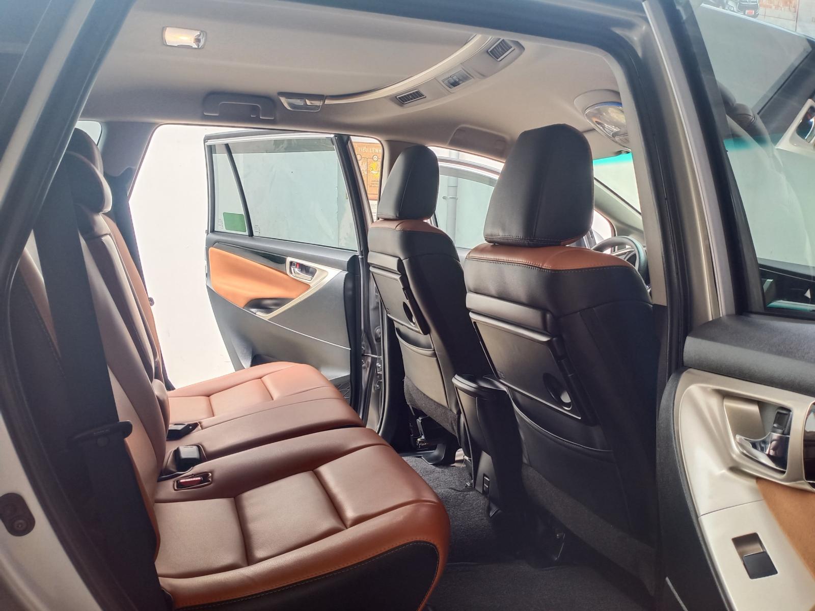 Toyota Innova G 2018 - Cần bán xe Toyota Innova G đời 2018, màu bạc