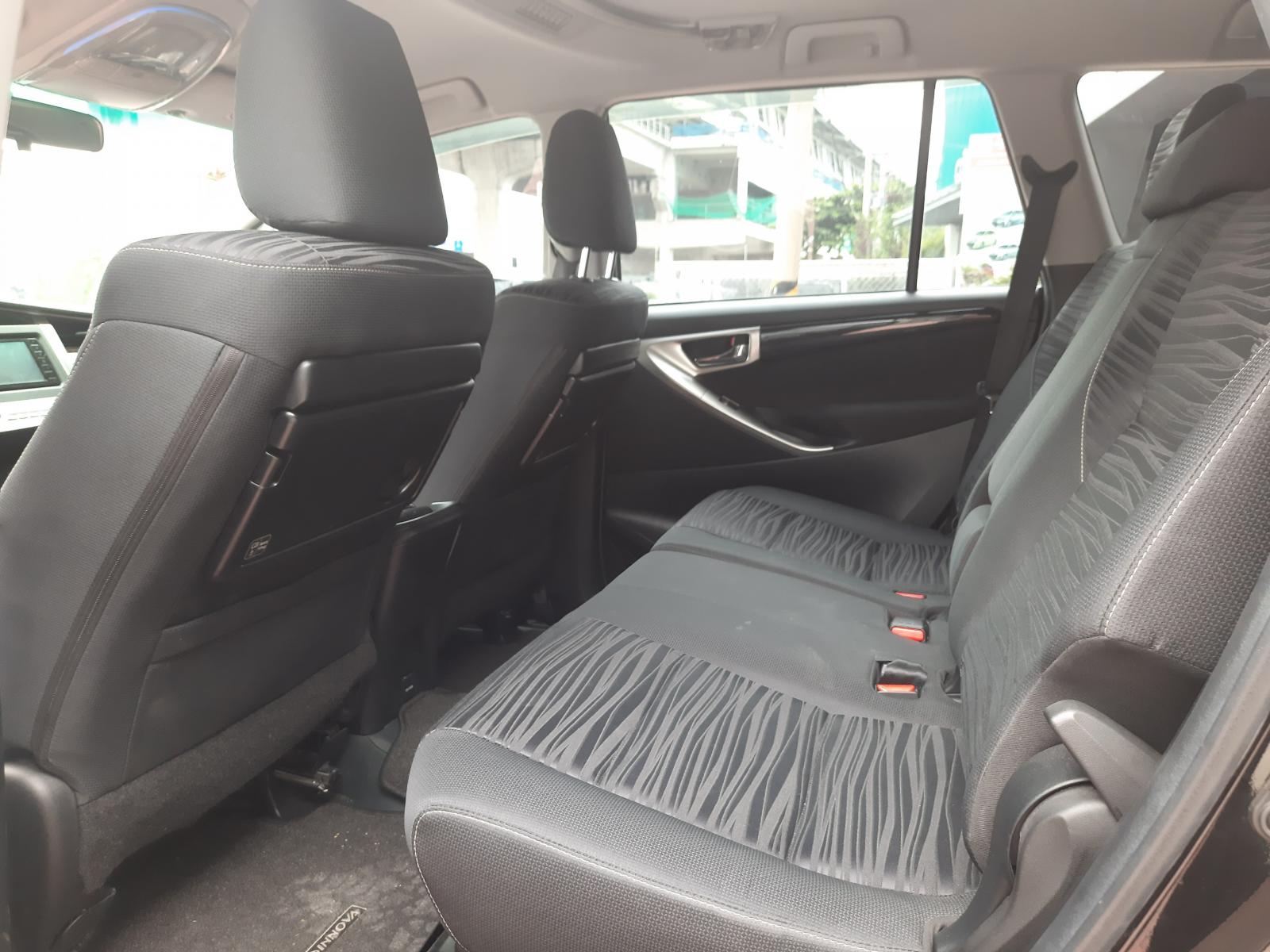 Toyota Innova Venturer 2018 - Bán Toyota Innova Venturer 2018, màu đen, siêu đẹp. Giá cực tốt