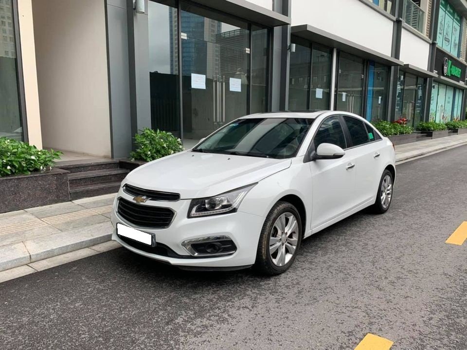 Chevrolet Cruze 2018 - Xe nhà cần bán Chevrolet Cruze LTZ 2018 màu trắng