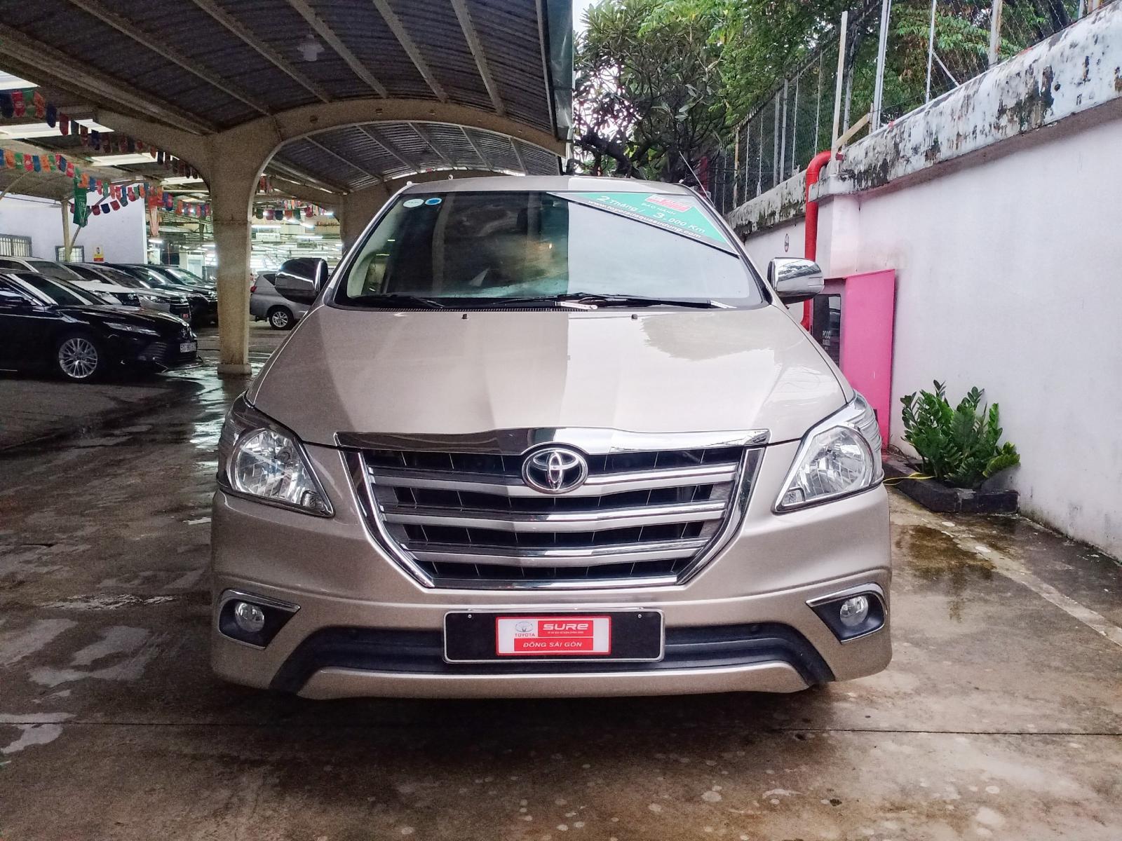 Toyota Innova 2.0V 2014 - Bán xe Toyota Innova 2.0V sản xuất 2014, màu nâu