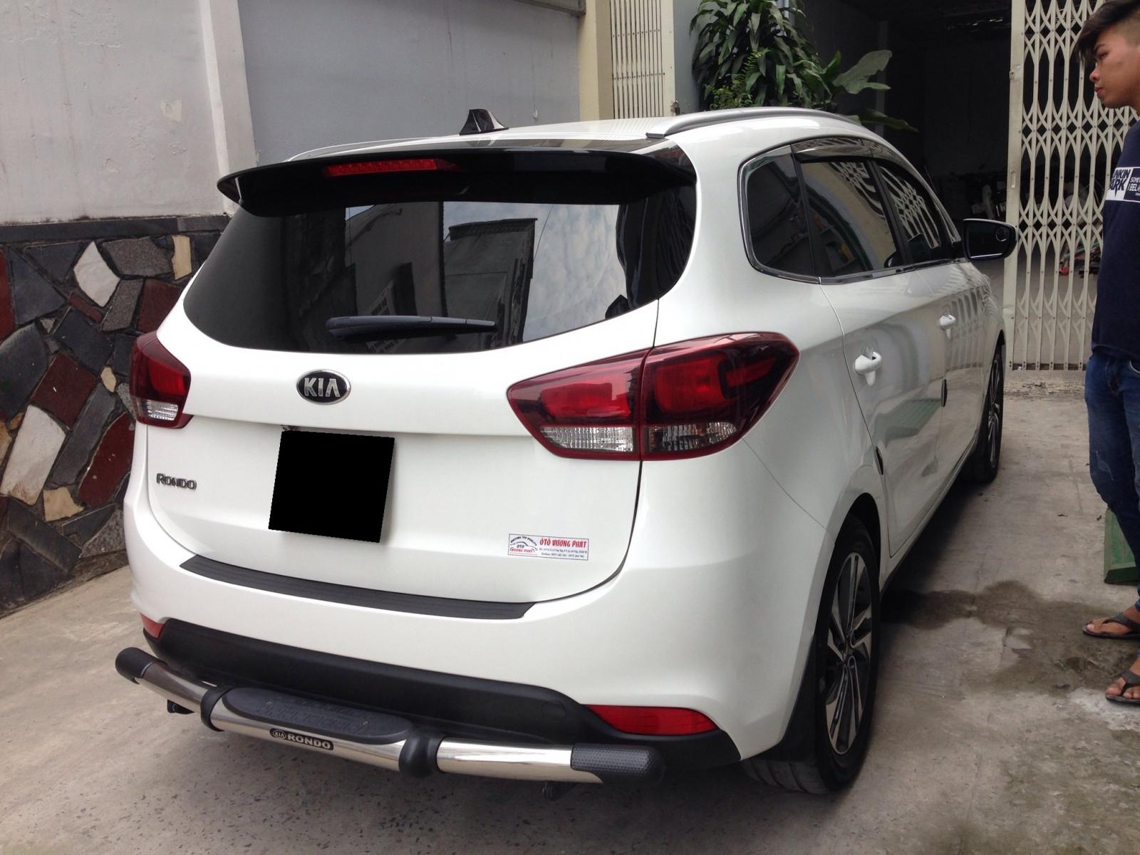 Kia Rondo 2018 - Cần bán gấp Kia Rondo đời 2018, màu trắng, số sàn