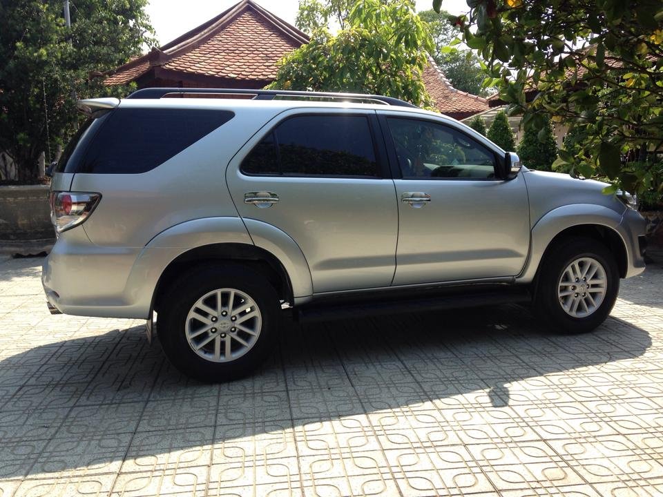 Toyota Fortuner 2012 - Bán Toyota Fortuner 2012 tự động xăng màu bạc mới tinh