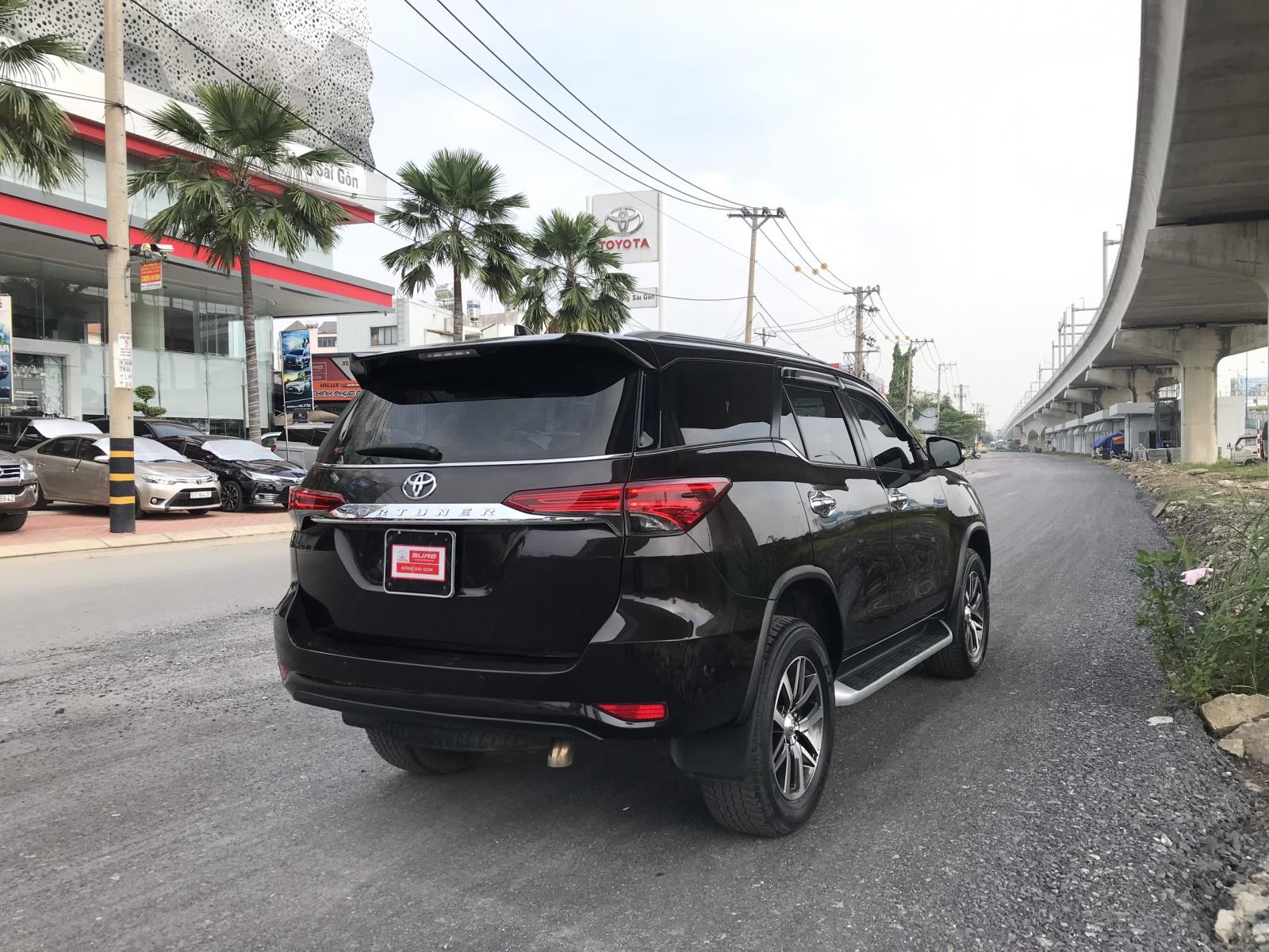 Toyota Fortuner V 2017 - Bán Toyota Fortuner V đời 2017, 4x4  màu nâu, nhập khẩu nguyên chiếc -Giá cực sốc