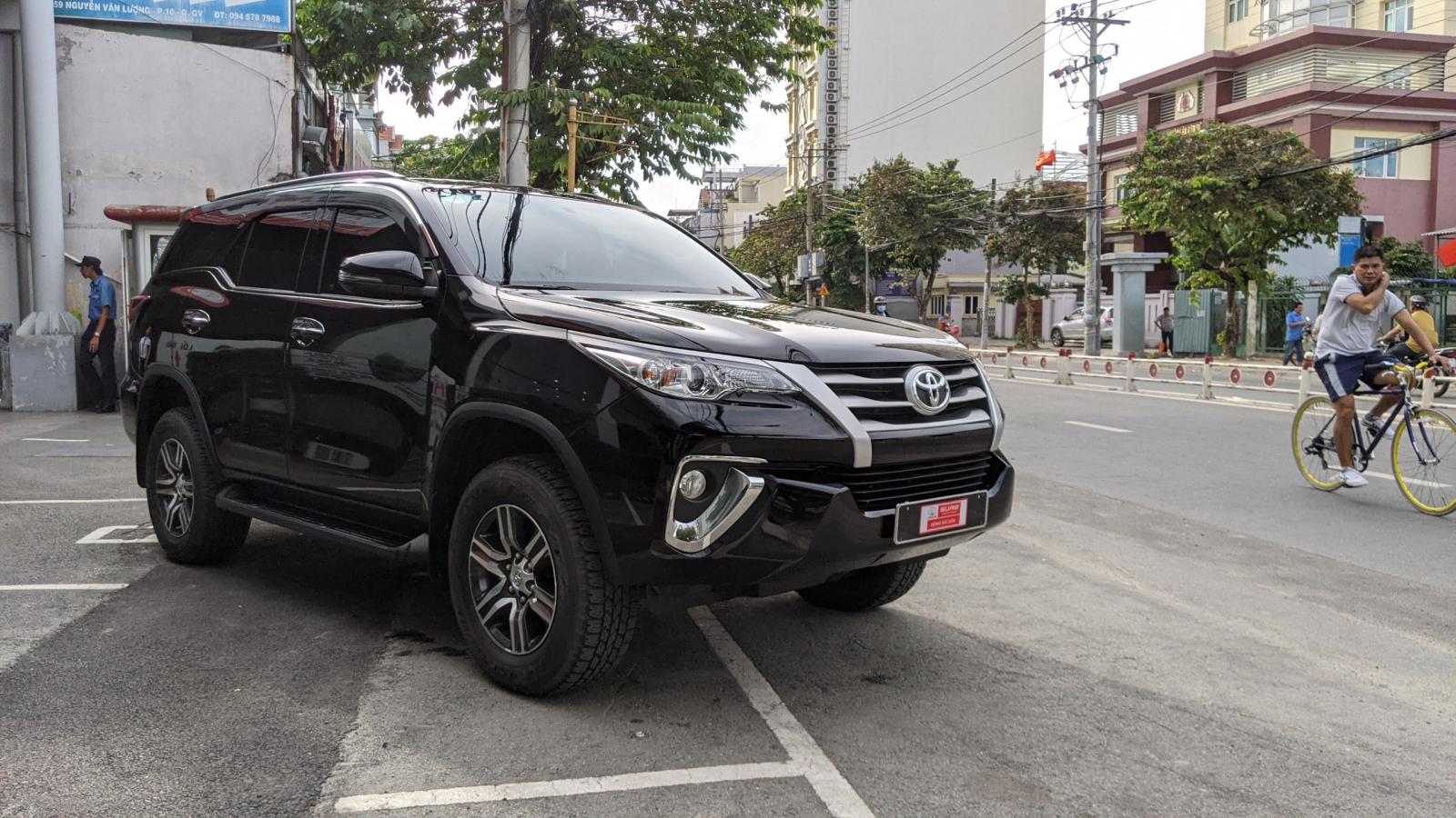 Toyota Fortuner G 2019 - Cần bán Toyota Fortuner G đời 2019, màu đen lướt 9.000km siêu mới .giá cực sốc