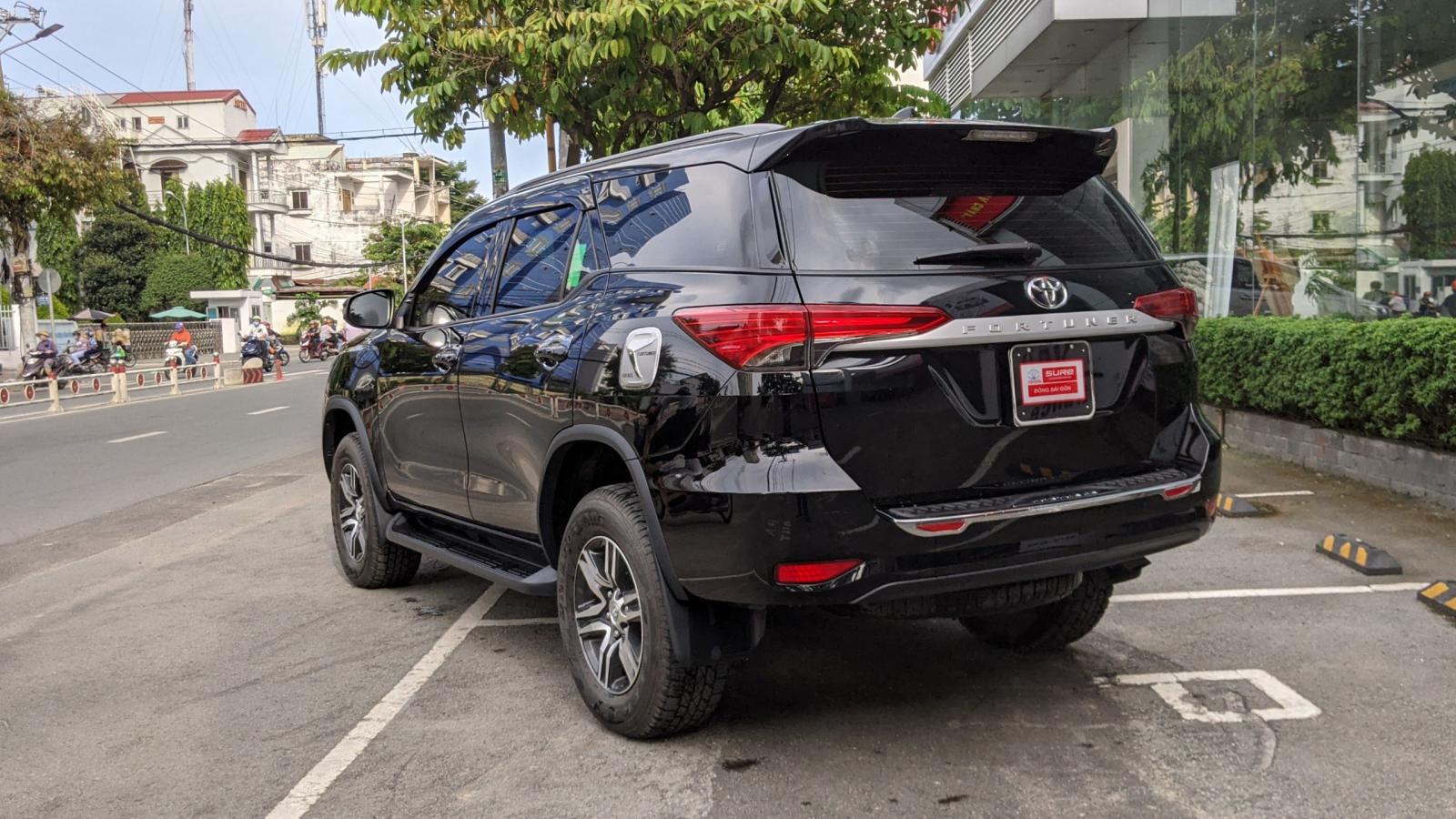 Toyota Fortuner G 2019 - Cần bán Toyota Fortuner G đời 2019, màu đen lướt 9.000km siêu mới .giá cực sốc