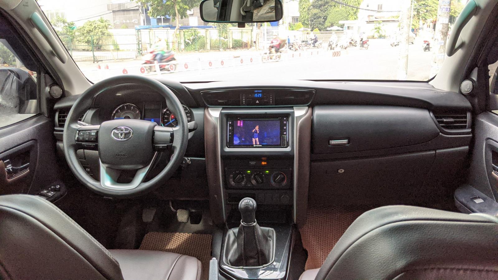 Toyota Fortuner G 2019 - Cần bán Toyota Fortuner G đời 2019, màu đen lướt 9.000km siêu mới .giá cực sốc