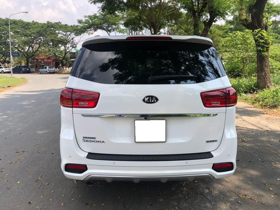 Kia Sedona 2019 - Xe nhà cần bán Kia Sedona 2019, số tự động, máy dầu, màu trắng