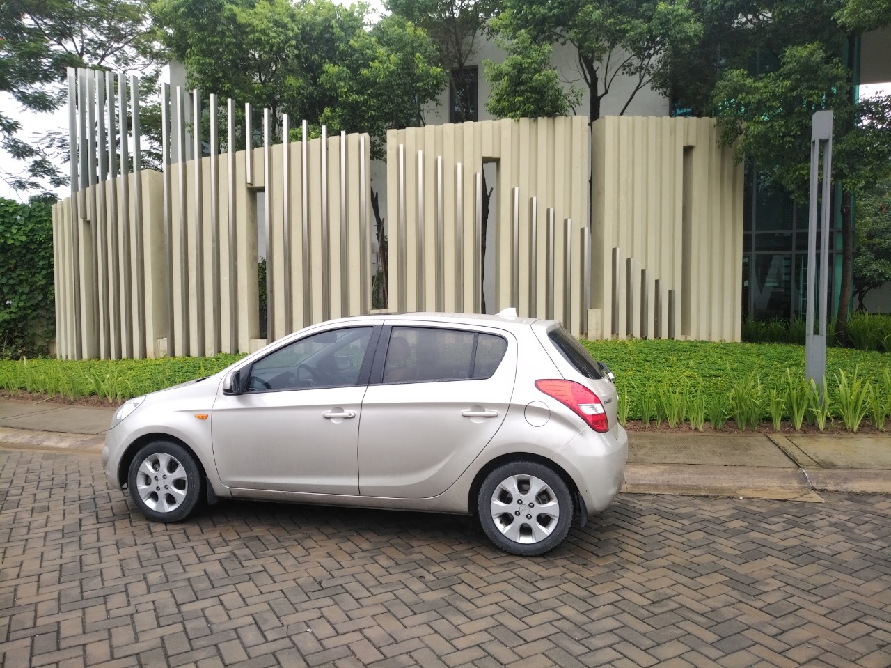 Hyundai i20 2011 - Bán xe Hyundai i20 sản xuất 2011- màu vàng cát - nhập khẩu nguyên chiếc