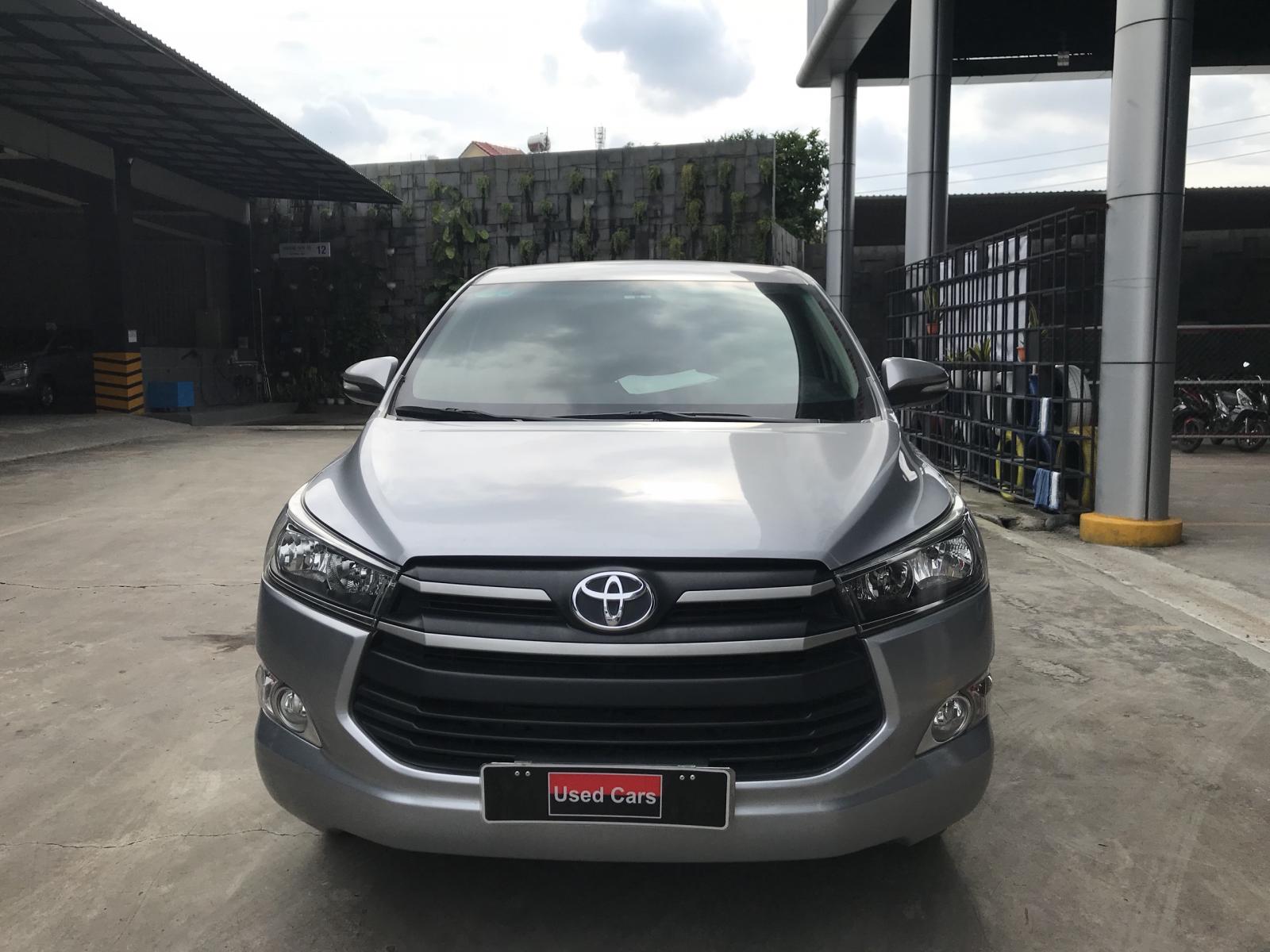 Toyota Innova 2.0 E 2017 - Bán Toyota Innova 2.0 E 2017, màu bạc 