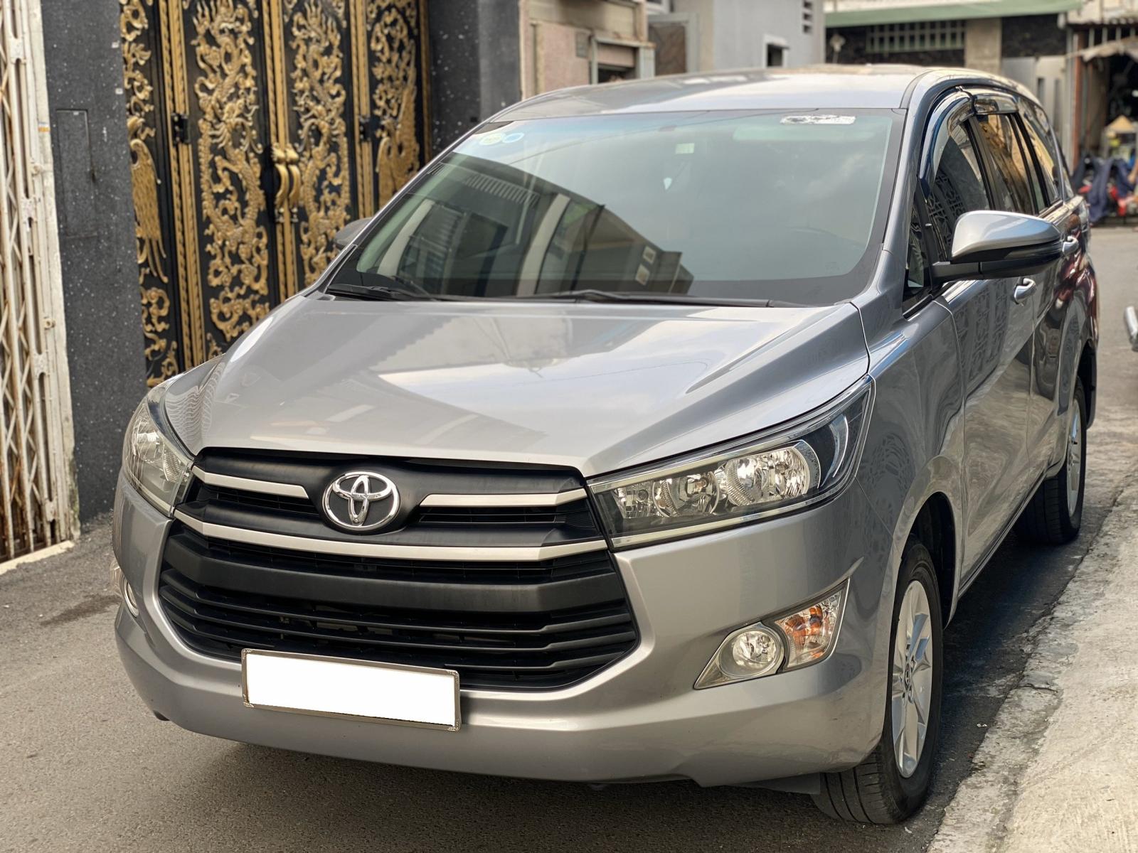 Toyota Innova 2019 - Xe nhà cần bán Innova 2019 dk 2020 số sàn, màu xám