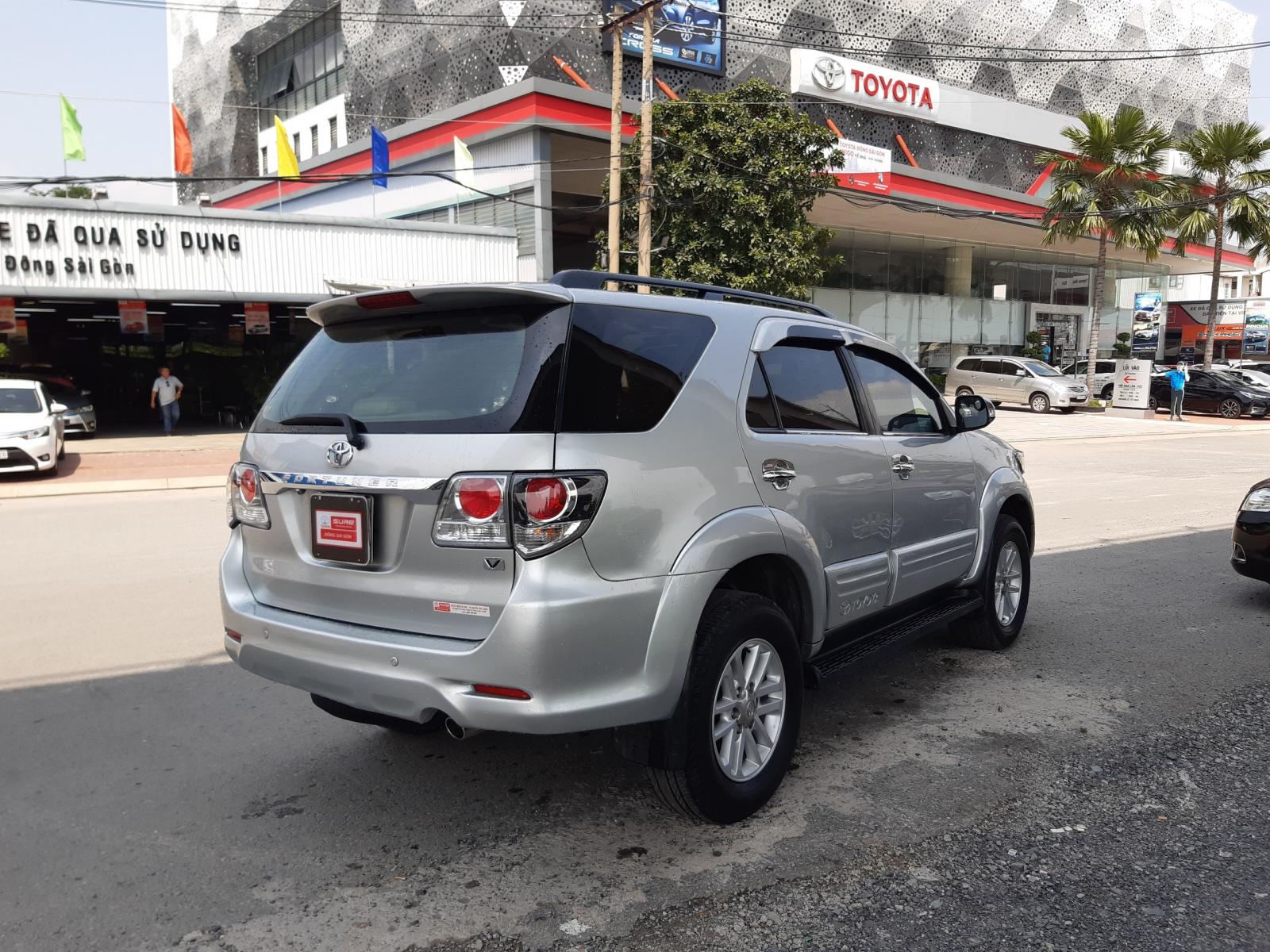 Toyota Fortuner V 2014 - Cần bán Toyota Fortuner V đời 2014, màu bạc, máy siêu chất - giá cực tốt