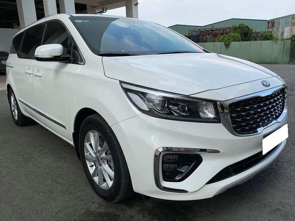 Kia Sedona 2019 - Gia đình mình bán Kia Sedona 2019 đăng ký 2020, số tự động, bản full, máy dầu, màu trắng tinh mơ