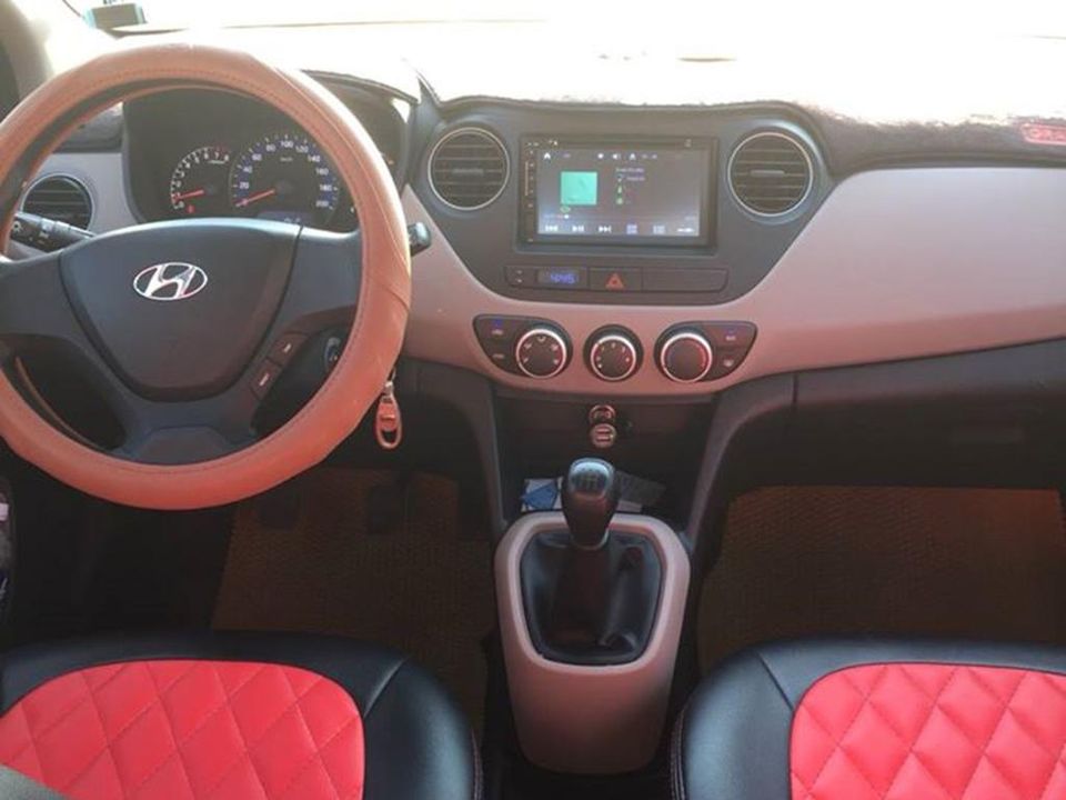 Hyundai i10 2019 - Gia đình tôi cần bán Hyundai I10 2019, số sàn, màu trắng, sedan