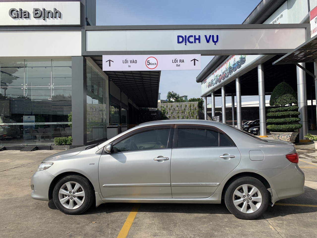 Toyota Corolla altis 1.8G 2010 - Bán Toyota Corolla altis 1.8G đời 2010, màu bạc giá thương lượng