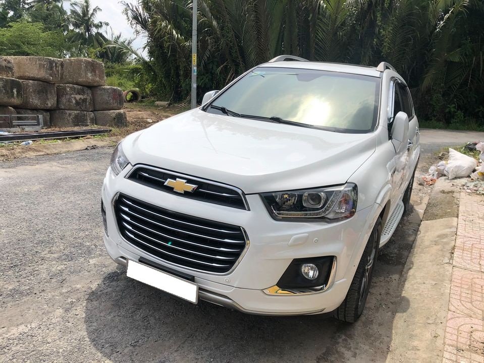 Chevrolet Captiva 2017 - Bán lại Chevrolet Captiva 2017 LTZ màu trắng. Odo mới 33.000km