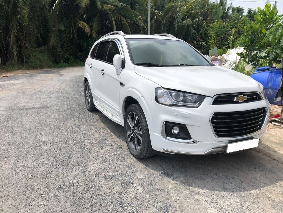 Chevrolet Captiva 2017 - Bán lại Chevrolet Captiva 2017 LTZ màu trắng. Odo mới 33.000km