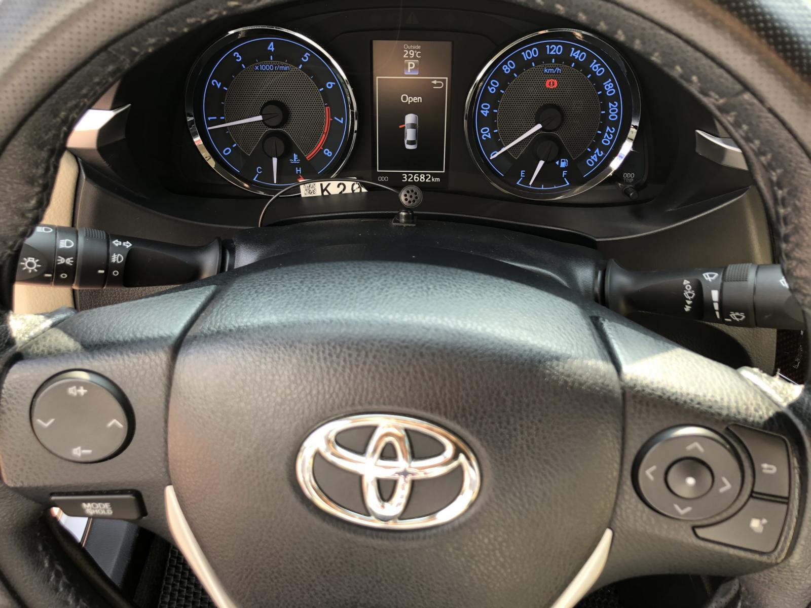 Toyota Corolla altis 1.8G CVT 2016 - Bán ô tô Toyota Corolla altis 1.8G CVT 2016 biển SG chạy mới 32.000km giá cực tốt