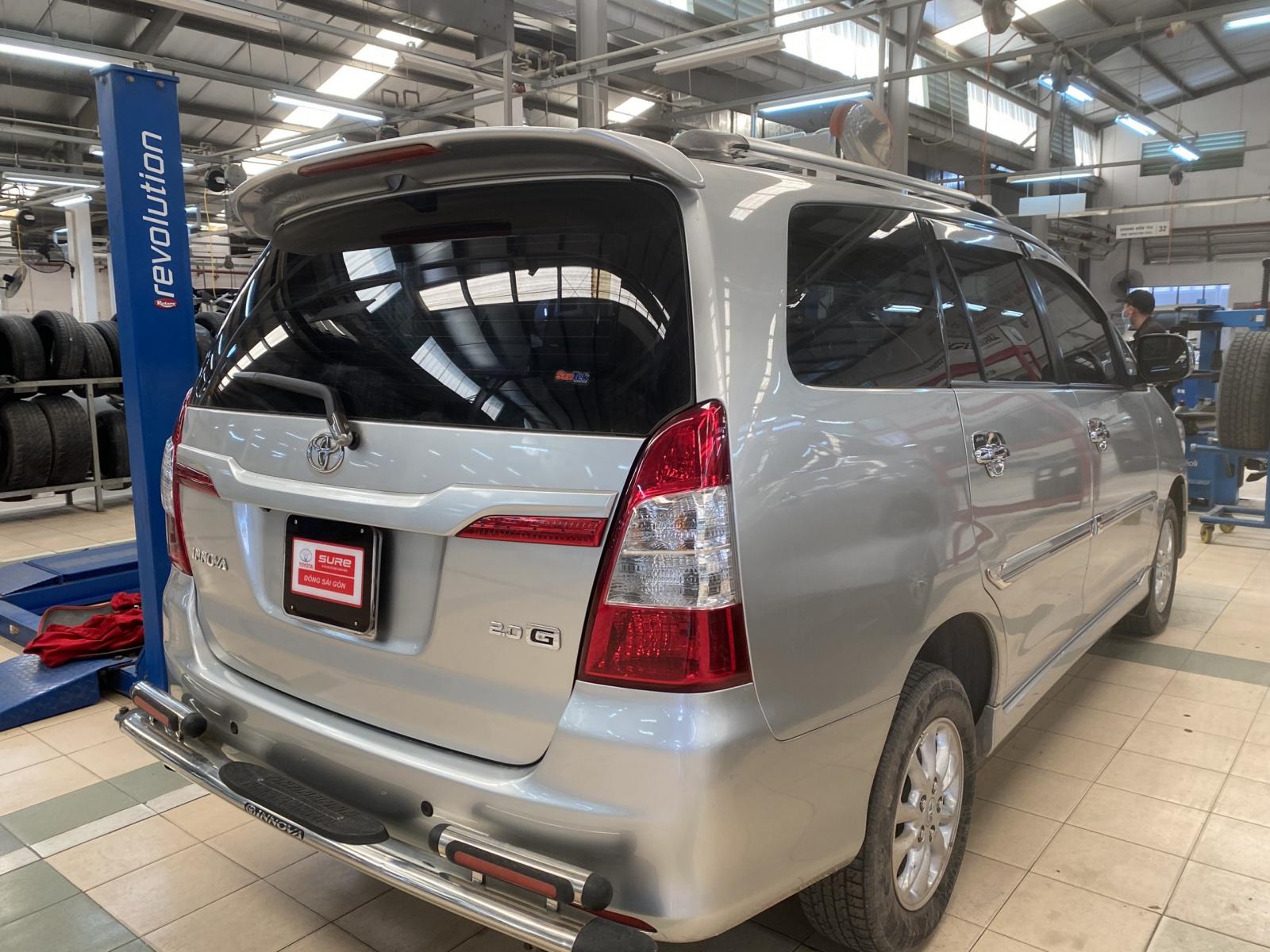 Toyota Innova 2.0 E 2014 - Bán Toyota Innova 2.0 E năm 2014, màu bạc  