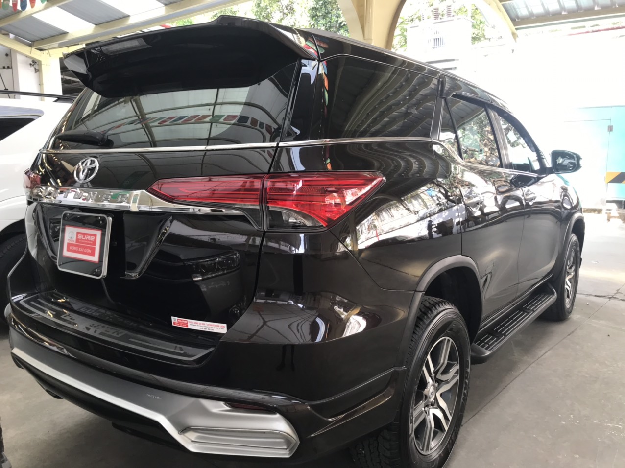 Toyota Fortuner 2.7V 2017 - Xe Toyota Fortuner 2.7V đời 2017, màu nâu, giá thương Lượng