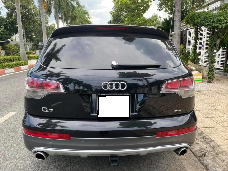 Audi Q7 2006 - Gia đình cần bán xe Audi Q7, sản xuất 2006, số tự động, màu đen, còn mới tinh