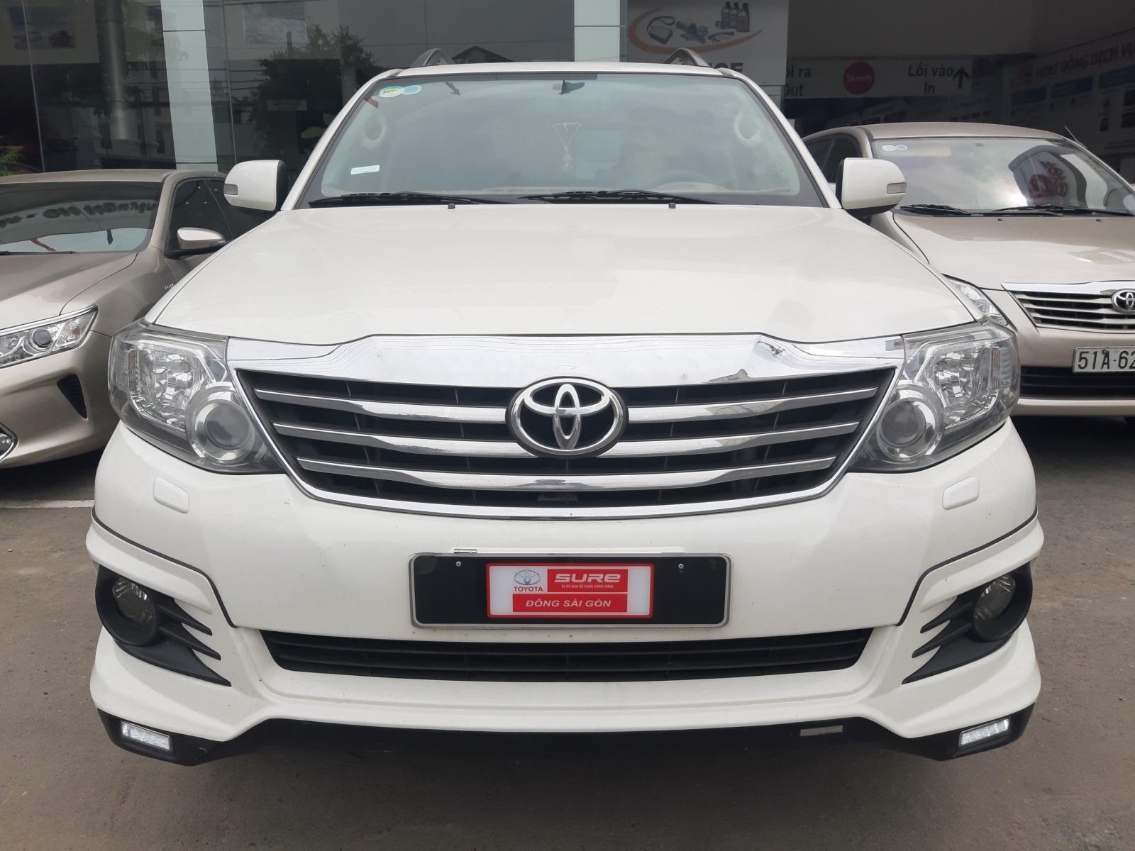 Toyota Fortuner 2016 - Bán xe Toyota Fortuner 2.7V TRD 2 cầu năm 2016, màu trắng chạy mới 53.000km - giá cực đẹp