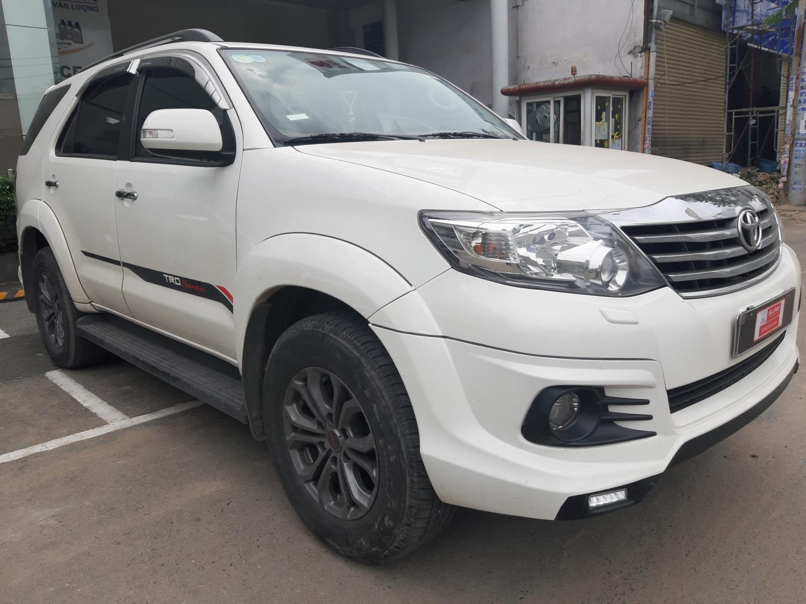 Toyota Fortuner 2016 - Bán xe Toyota Fortuner 2.7V TRD 2 cầu năm 2016, màu trắng chạy mới 53.000km - giá cực đẹp