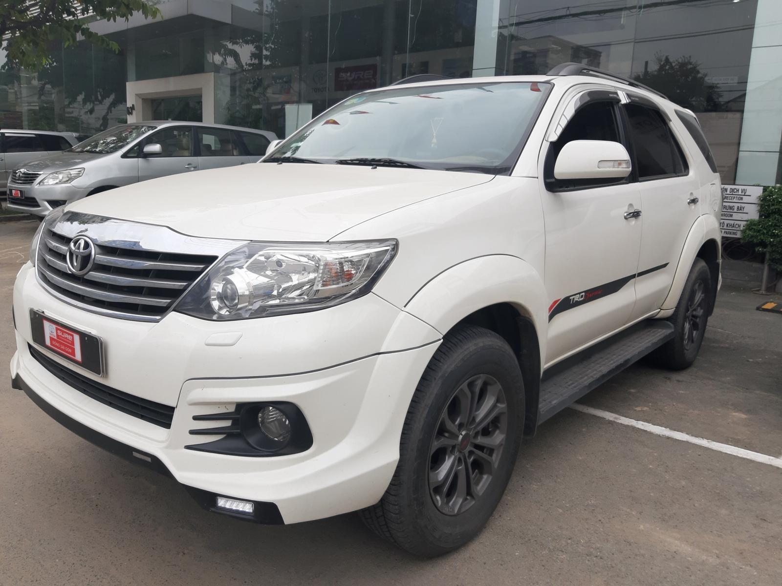 Toyota Fortuner 2016 - Bán xe Toyota Fortuner 2.7V TRD 2 cầu năm 2016, màu trắng chạy mới 53.000km - giá cực đẹp