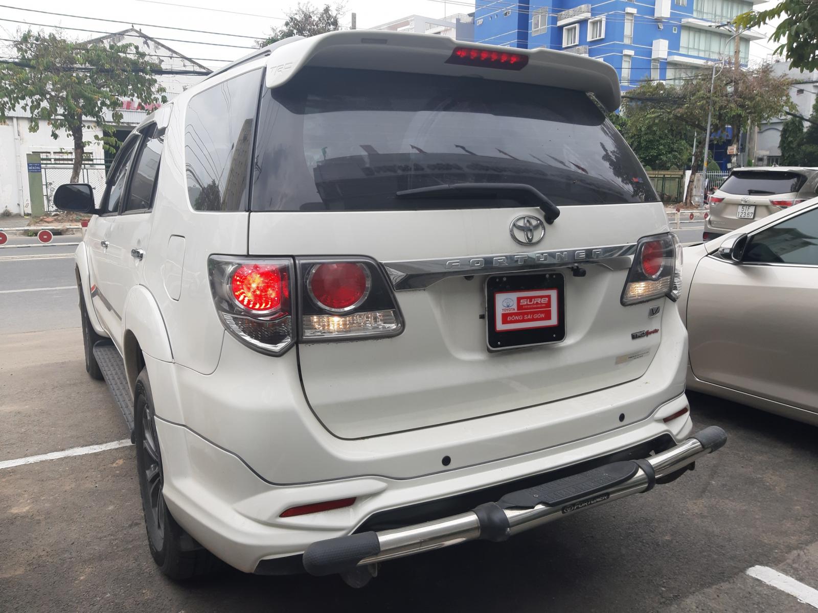 Toyota Fortuner 2016 - Bán xe Toyota Fortuner 2.7V TRD 2 cầu năm 2016, màu trắng chạy mới 53.000km - giá cực đẹp