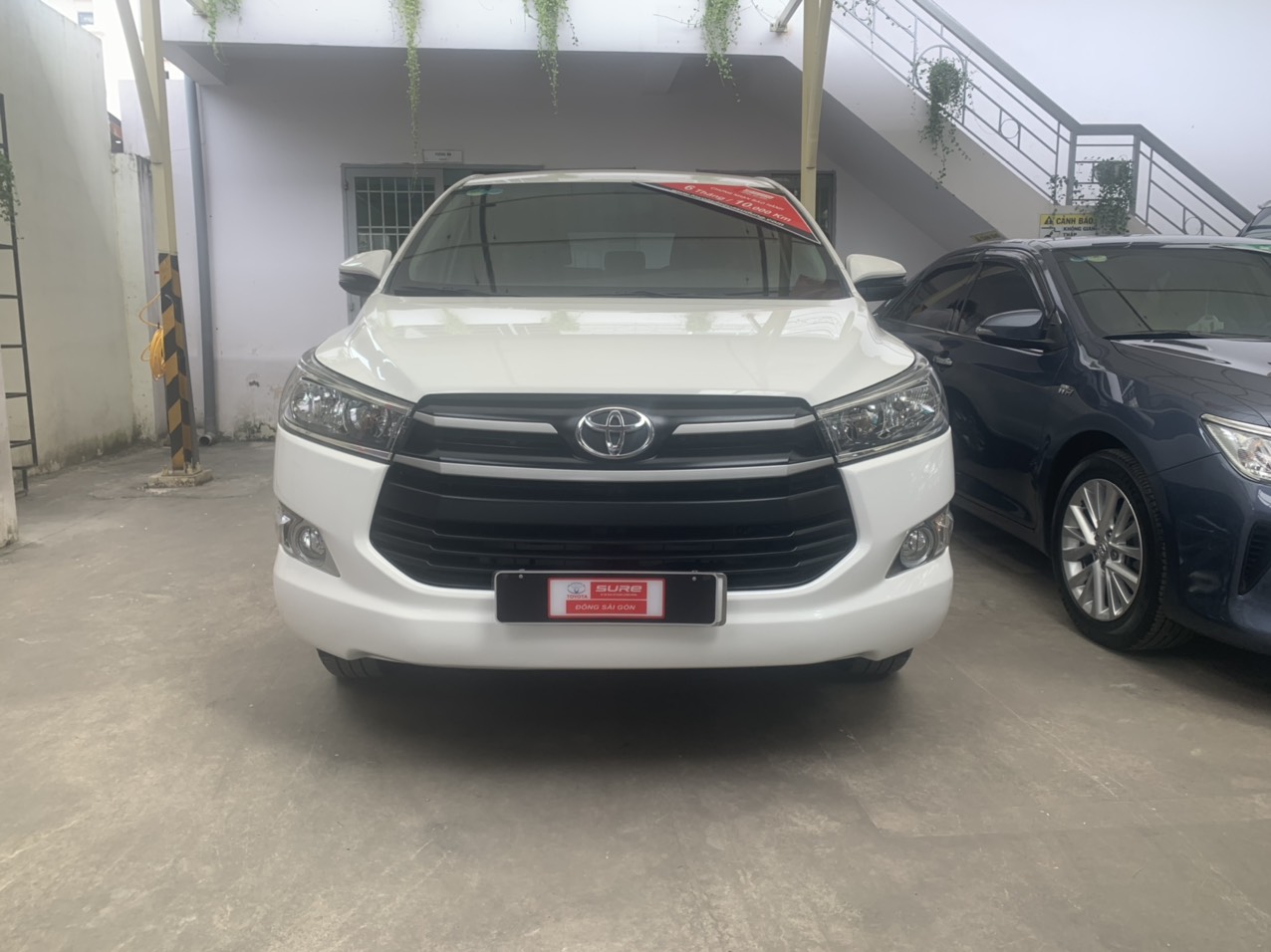 Toyota Innova 2016 - Bán ô tô Toyota Innova 2.0E sản xuất 2016, màu trắng biển SG đẹp long lanh - giá còn fix