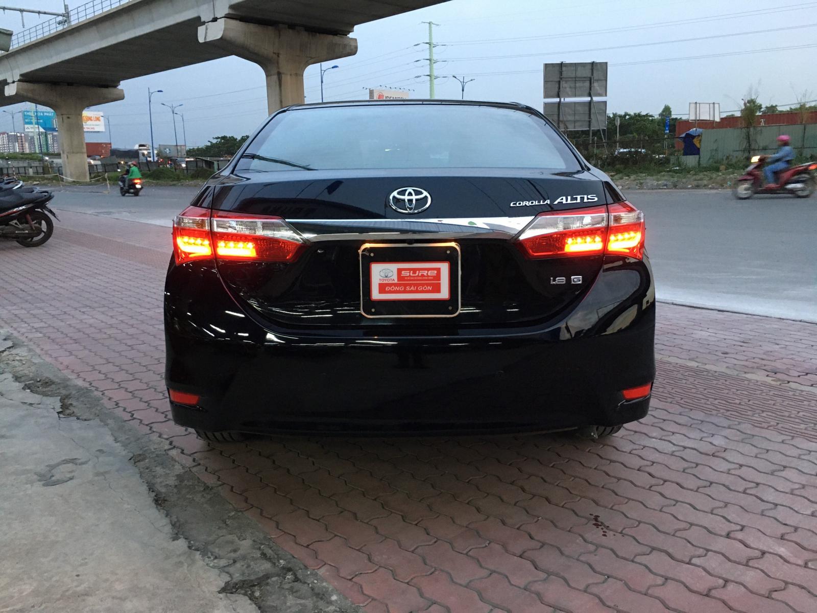 Toyota Corolla altis 1.8 MT 2014 - Bán xe Toyota Corolla altis 1.8 MT đời 2014, màu đen siêu chất chạy mới 55.000km giá cực mềm