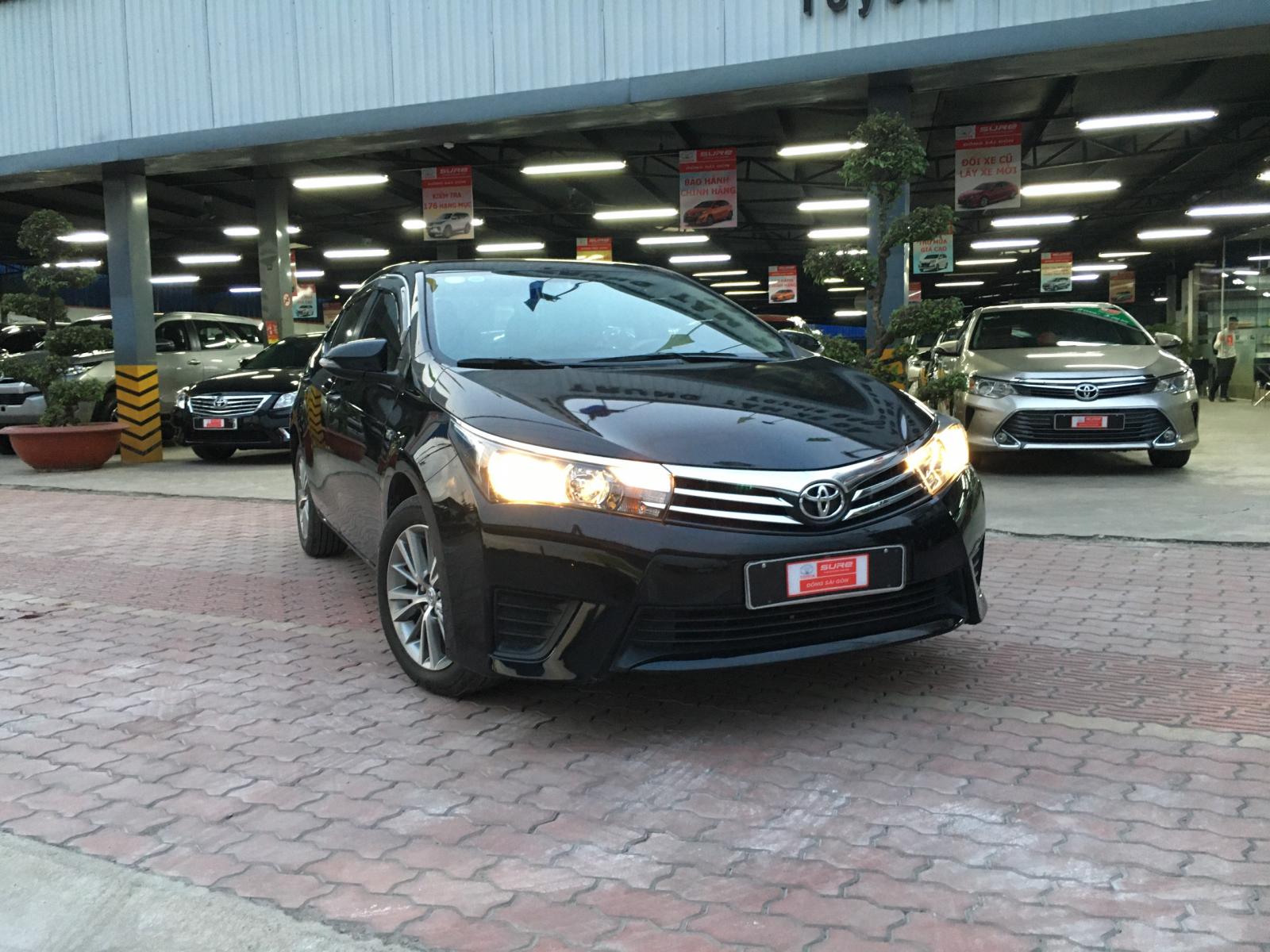 Toyota Corolla altis 1.8 MT 2014 - Cần bán gấp Toyota Corolla altis 1.8 MT năm 2014, màu đen