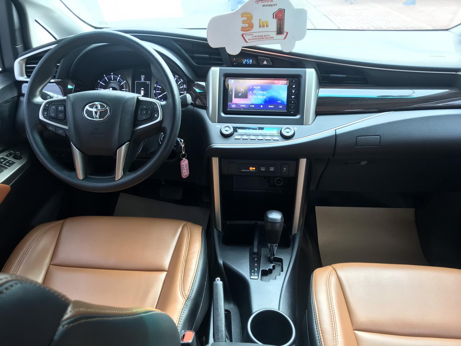 Toyota Innova 2.0G 2018 - Cần bán lại xe Toyota Innova 2.0G đời 2018, màu trắng, giá thương lượng