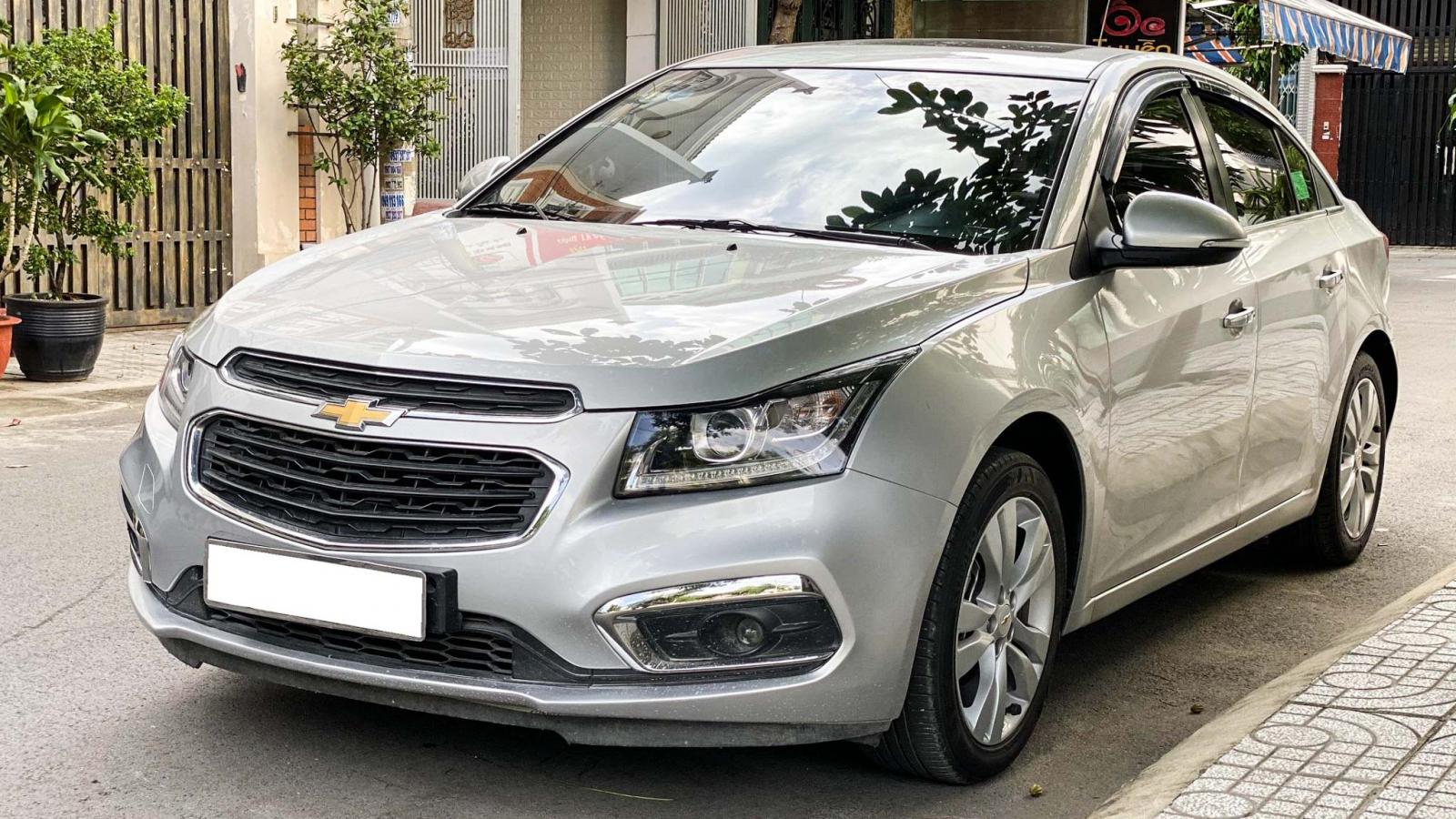 Chevrolet Cruze 2018 - Mình cần bán Chevrolet Cruze 2018 LTZ, tự động, màu bạc