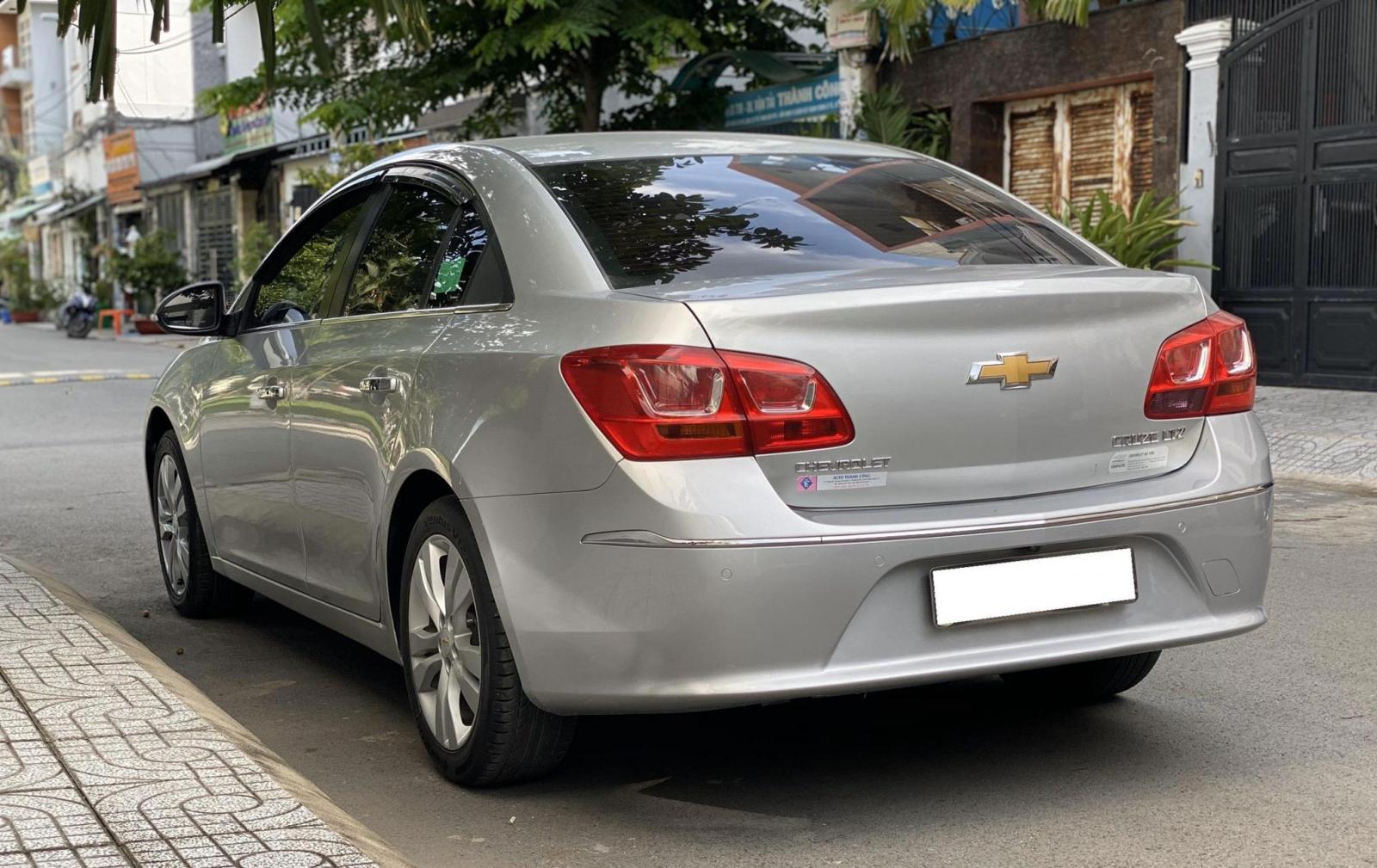 Chevrolet Cruze 2018 - Mình cần bán Chevrolet Cruze 2018 LTZ, tự động, màu bạc