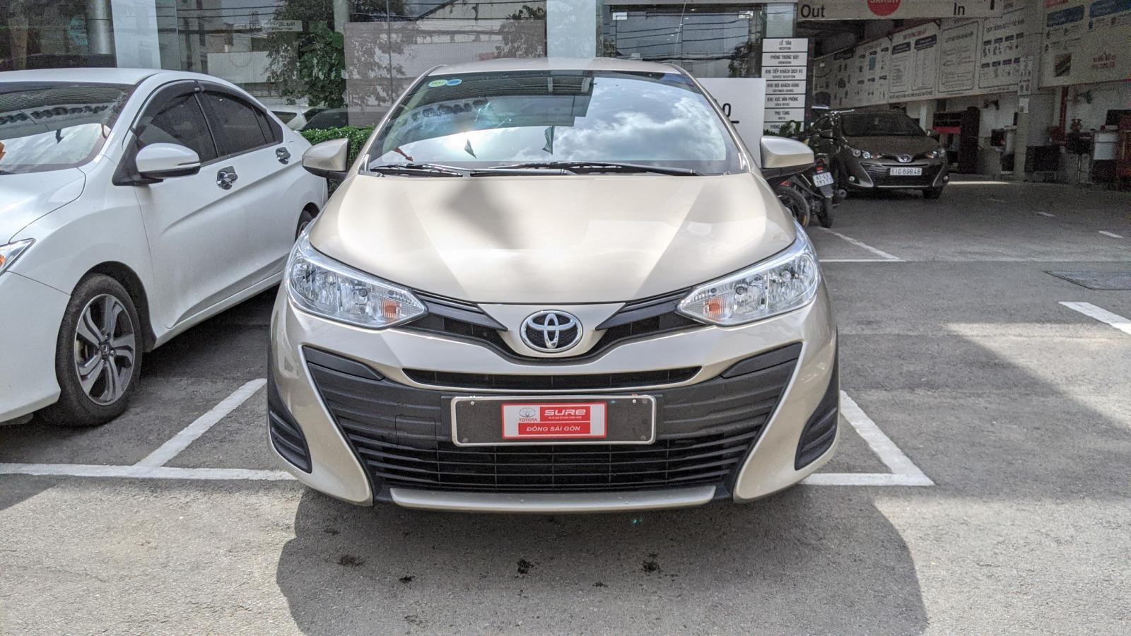 Toyota Vios E MT 2018 - Bán Toyota Vios E MT đời 2018, màu nâu vàng, lướt 13.000km giá cực mền