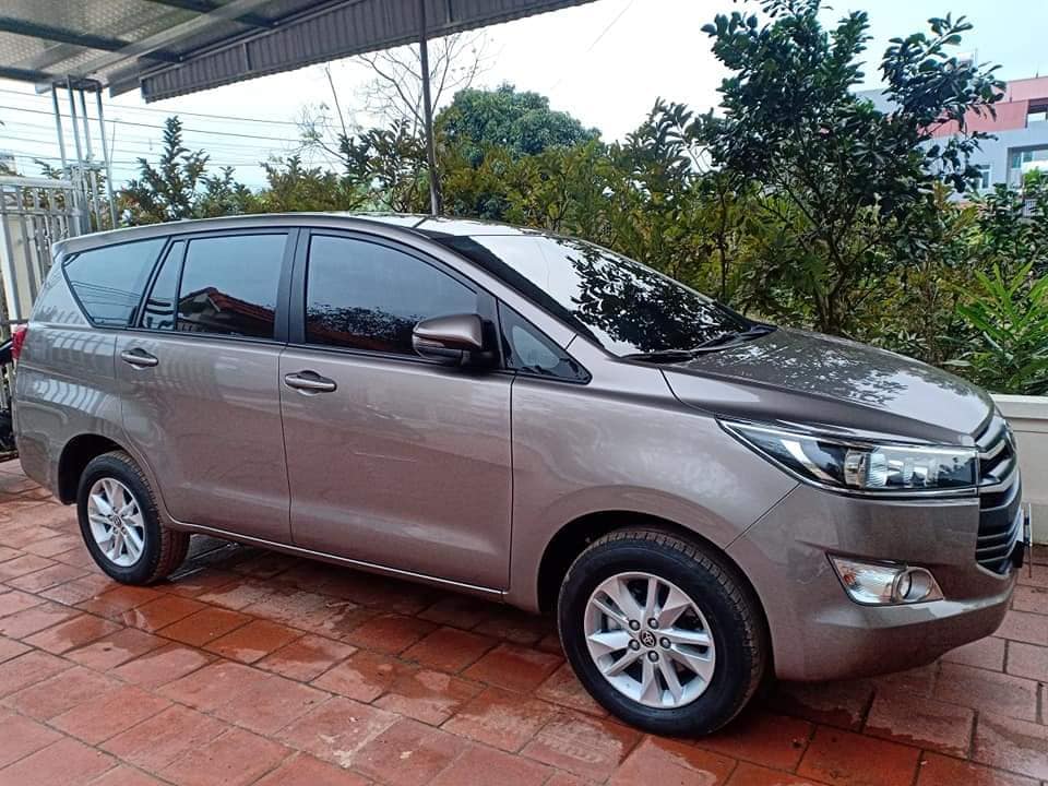 Toyota Innova 2019 - Tôi cần bán Toyota Innova 2019, số sàn, màu xám