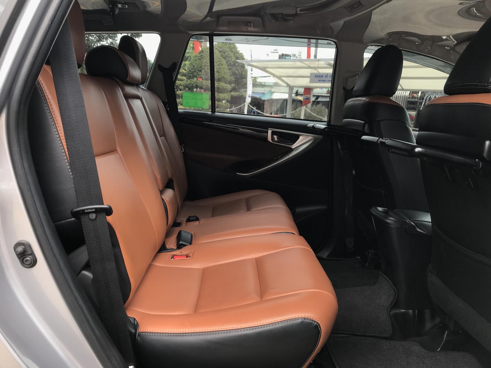 Toyota Innova 2018 - Cần bán xe Toyota Innova 2.0 G AT năm 2018, màu bạc