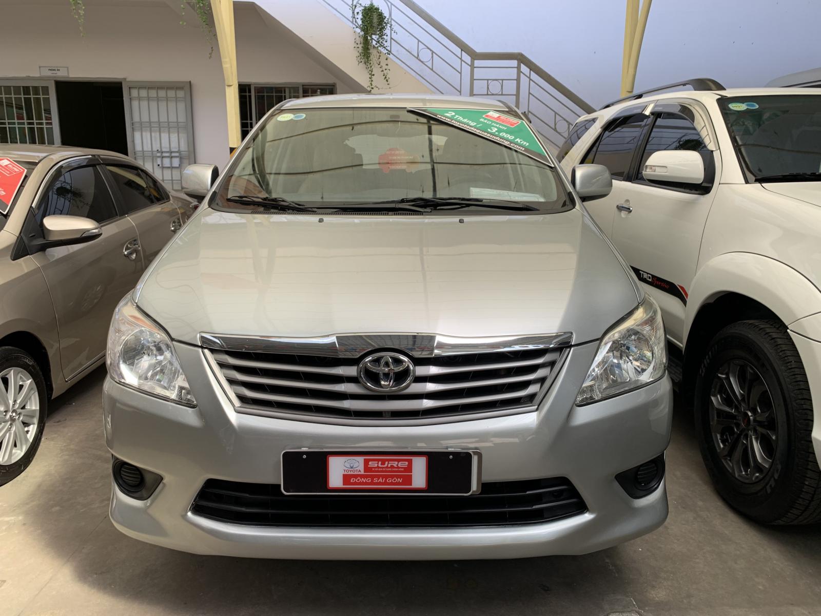 Toyota Innova 2013 - Bán xe Toyota Innova 2.0E đời 2013, màu bạc siêu chất máy cực êm giá đẹp