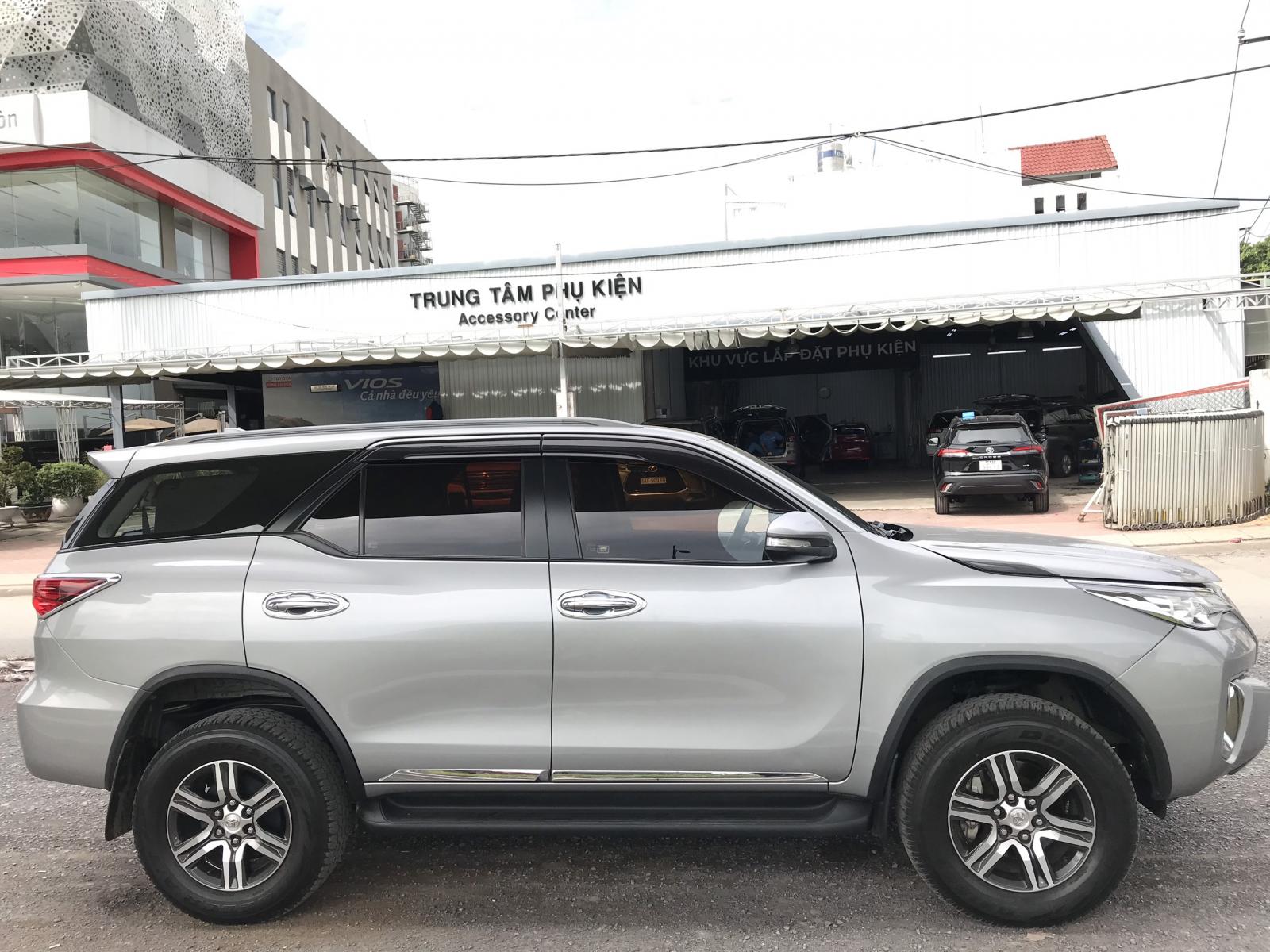 Toyota Fortuner 2.7V 2016 - Cần bán xe Toyota Fortuner 2.7V 2016, màu bạc, cực chất, xe đẹp như mới, giá cực êm