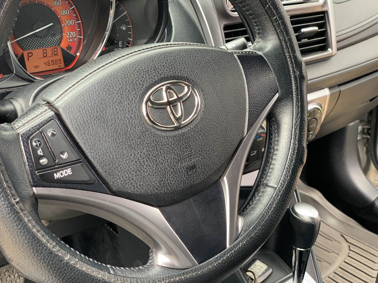 Toyota Yaris 1.3G 2014 - Cần bán xe Toyota Yaris 1.3G đời 2014, màu bạc, nhập khẩu nguyên chiếc