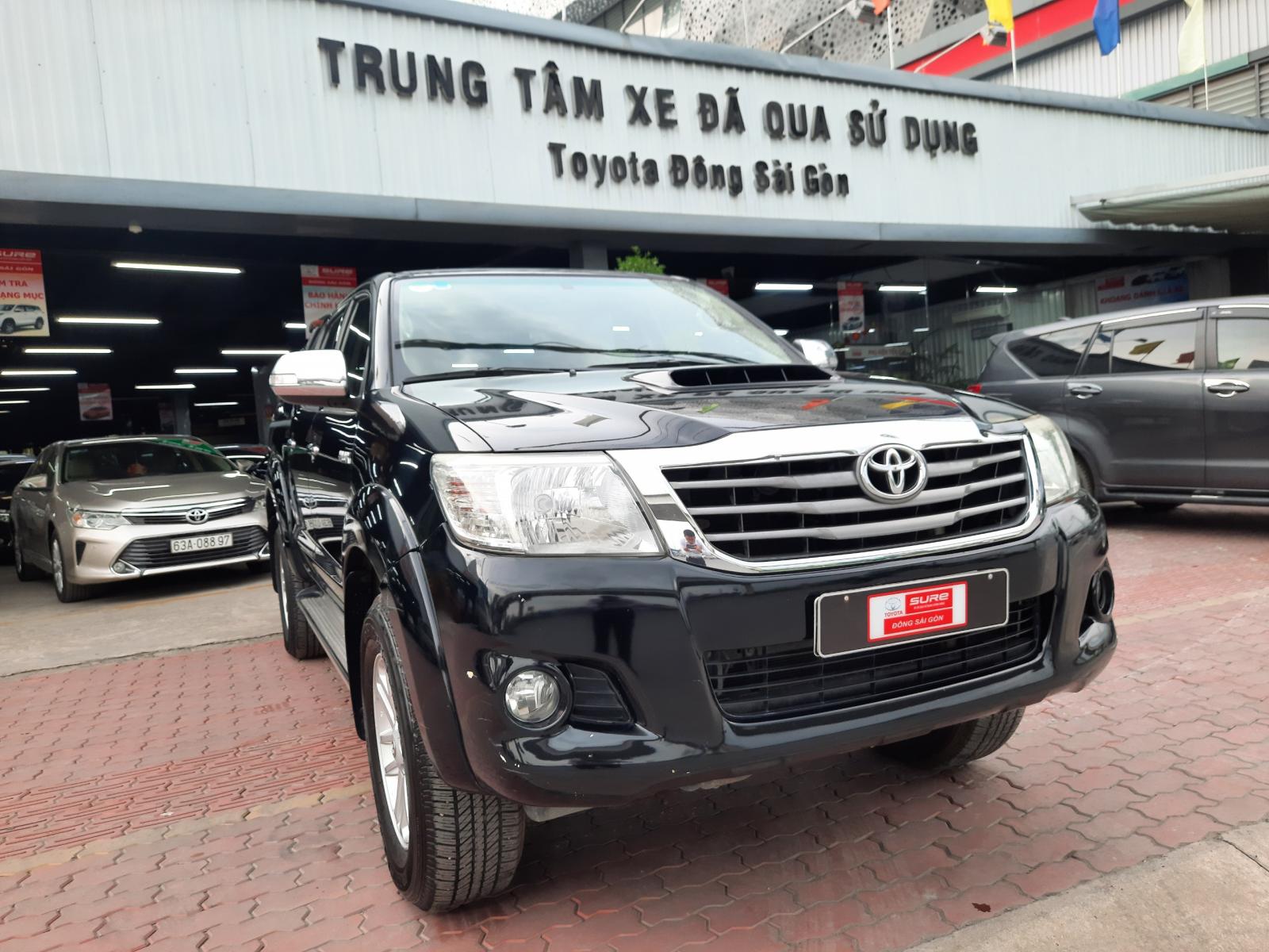 Toyota Hilux 2014 - Cần bán xe Toyota Hilux E MT đời 2014, màu đen, nhập khẩu biển SG - giá cực tốt