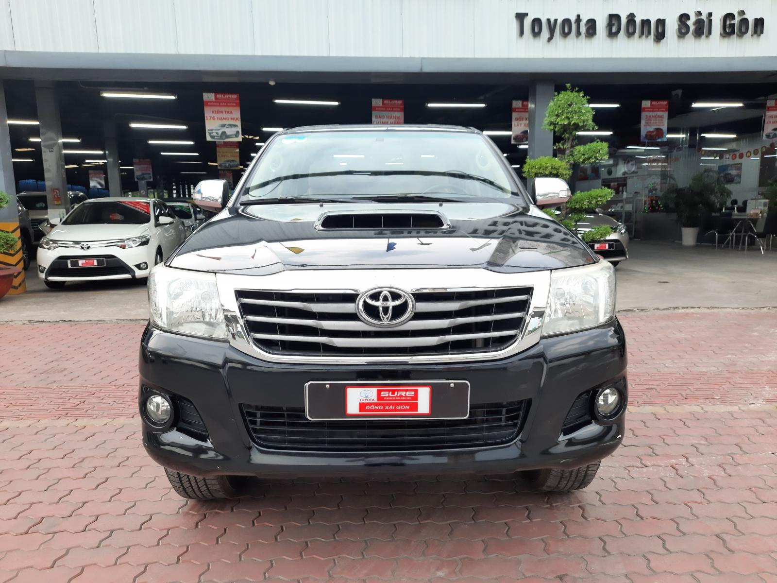 Toyota Hilux 2014 - Cần bán xe Toyota Hilux E MT đời 2014, màu đen, nhập khẩu biển SG - giá cực tốt