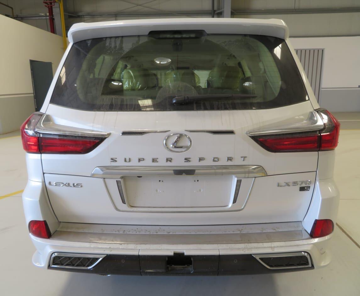 Lexus LX 570 2021 - Cần bán Lexus LX 570 đời 2021, màu trắng, xe nhập Trung Đông mới 100%