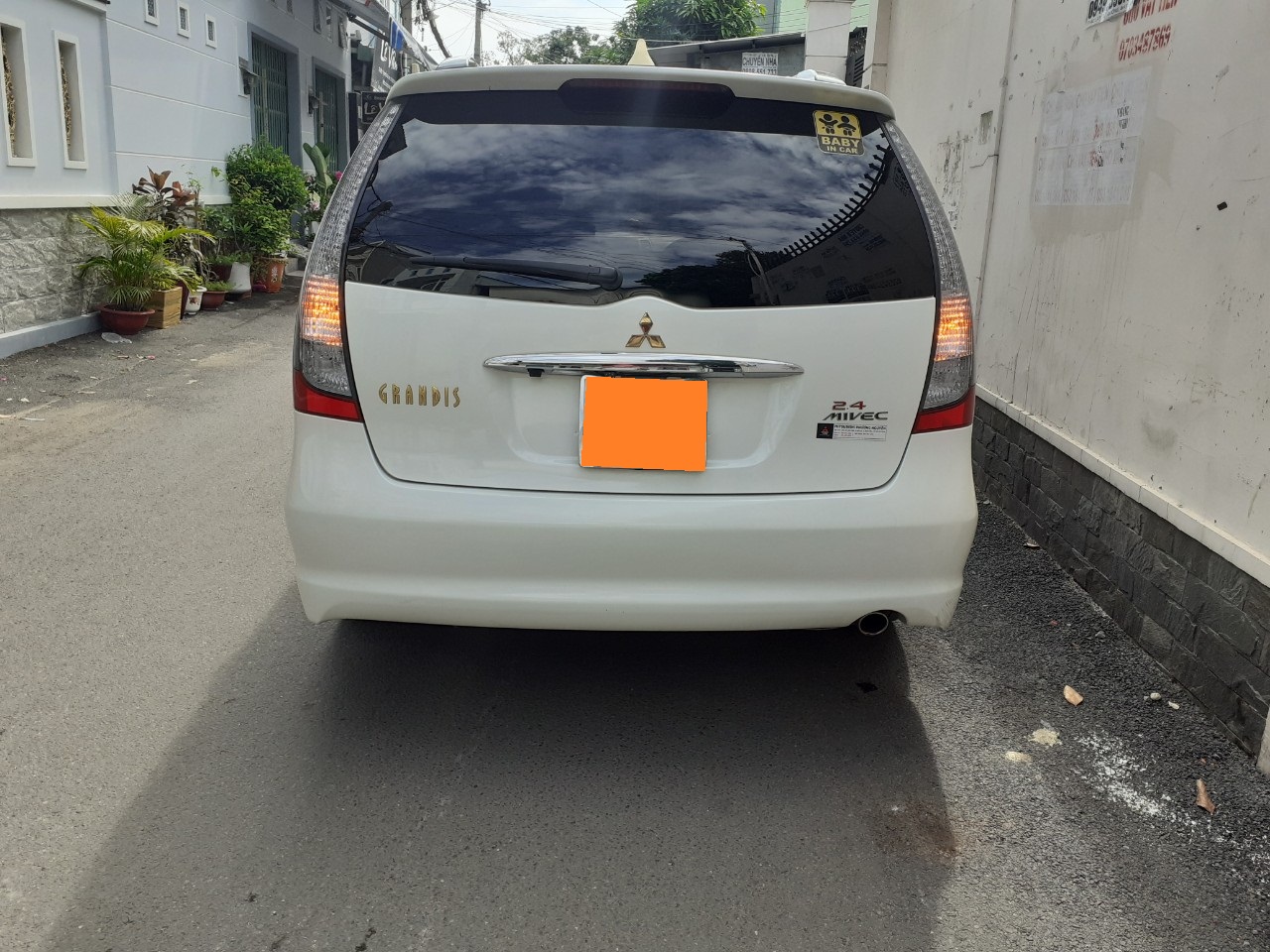 Mitsubishi Grandis 2012 - Gia đình cần bán Mitsubishi Grandis 2012 Limited, số tự động full, màu trắng