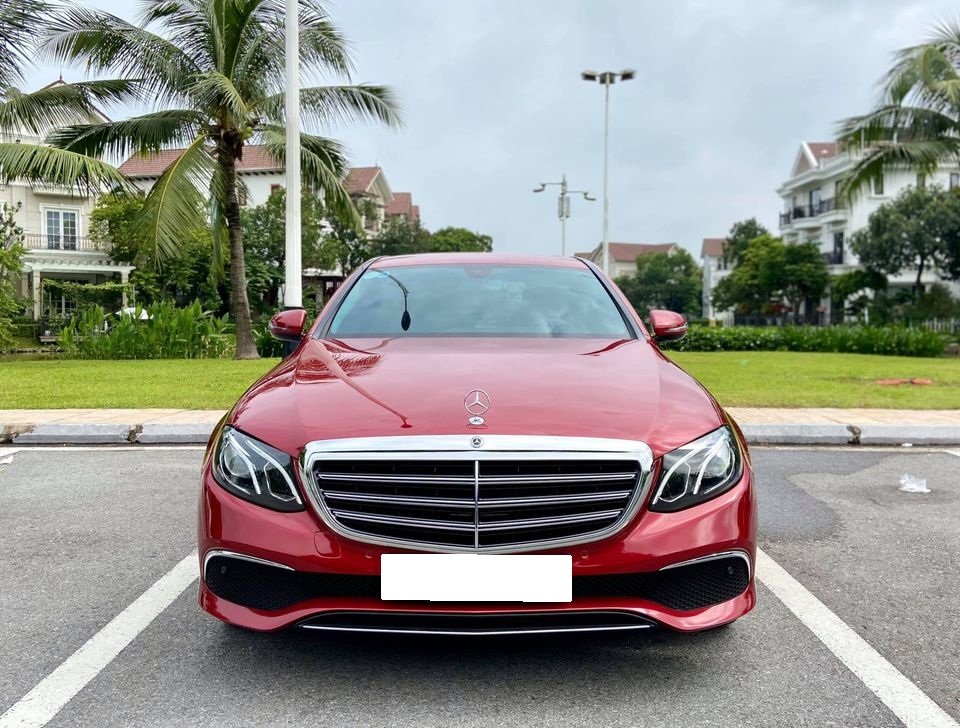 Mercedes-Benz E200 2019 - Mình cần bán Mercedes E200 2019, tự động, màu đỏ